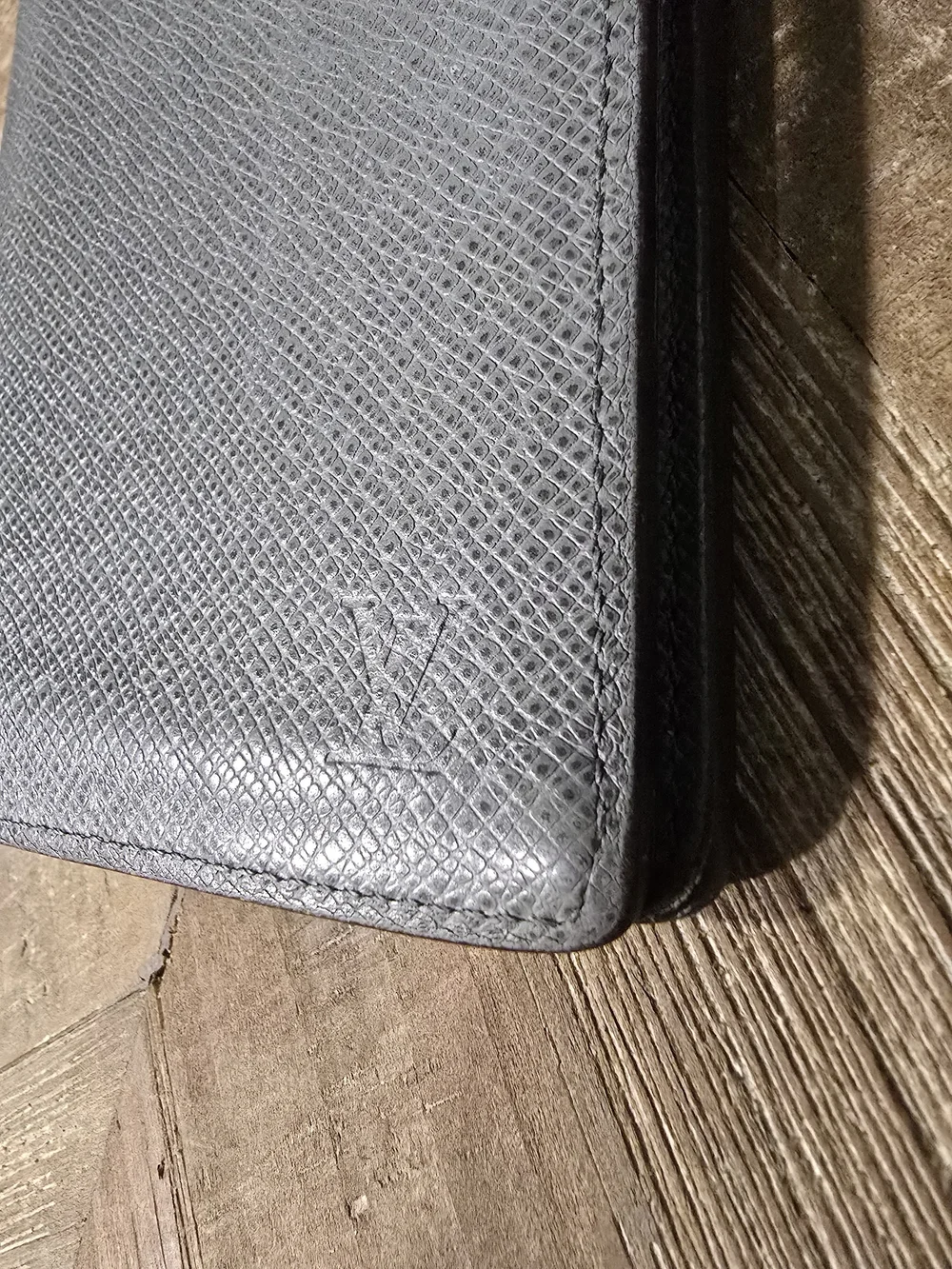 Authentic Louis Vuitton Taiga Brazza Long Wallet Gray Bifold
